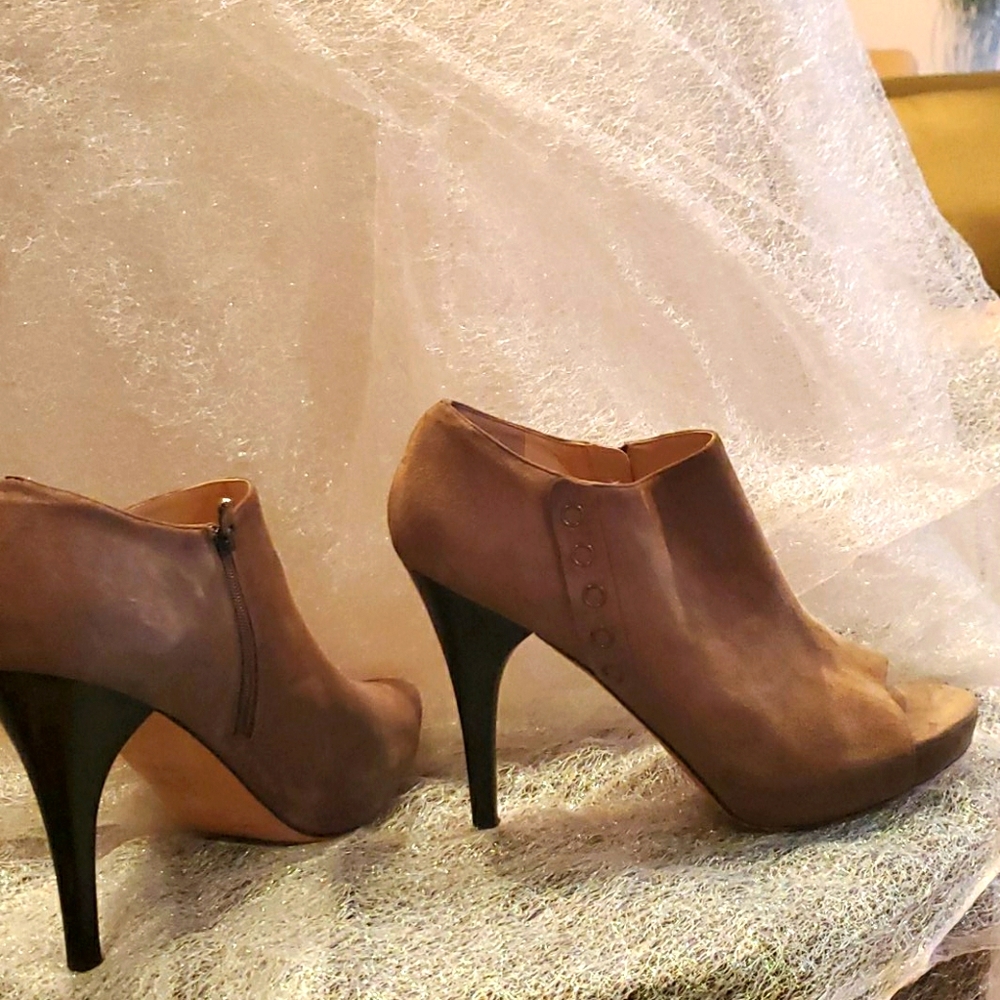 Suede narrow high heels